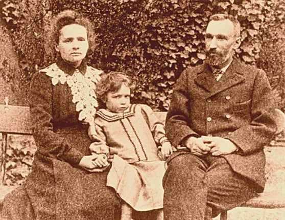 Familia Curie in 1904.